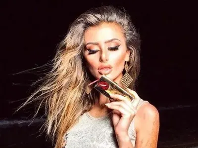 Фолкпевицата Лидия заработва 140 бона за месец! (Вижте как)