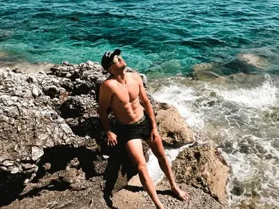 Гришо разтуптя сърцата на фенките, вижте го на плажа СНИМКИ