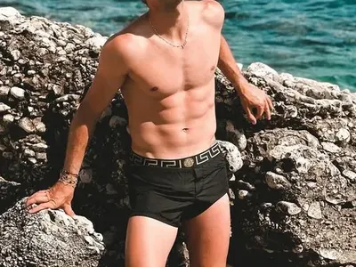 Гришо разтуптя сърцата на фенките, вижте го на плажа СНИМКИ