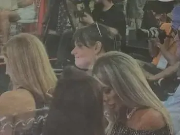 И тя иска на първия ред: Русата Златка  вдигна скандал заради Николета (Снимки от цирка)