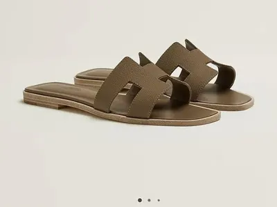 ИЗГЪЗИЦА! Тафкова избара чехлички за плаж за 1300 лева!