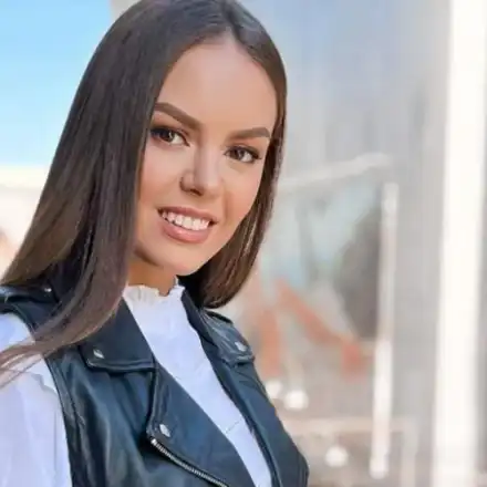 Капитонова ругае клиентите си,  възмутени от цените й