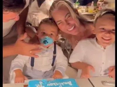 Като за фрийк шоу: Антония Петрова лъсна без фотофилтри (ПОПИЛЯХА Я)