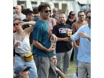 Купон извън контрол: Бахаров се натряскал безпаметно без гаджето си (Снимки)