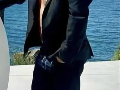 Лорд Евгени Минчев: Азис, сложи поне един сутиен! Бони с дънки за лесно почесване? И още + СНИМКИ