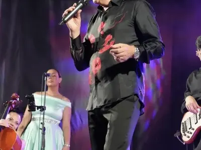 Лорд Евгени Минчев: Глория облечена в огледален, но находчив кич. Орлин и Чефо да се срещнат модно! И още + СНИМКИ