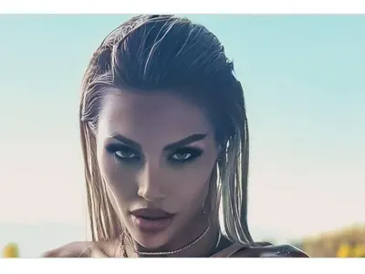 ЛУДА РАБОТА! Джулиана Гани си направи вампирски зъби (ФОТО)