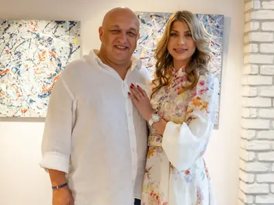 Любимата на Красен Кралев се фука с рокля за 2 бона