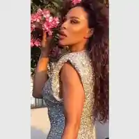 Маги Сидерова изкушава на бял креват