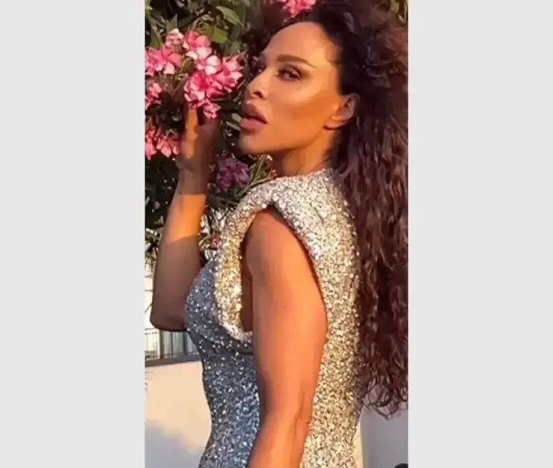 Маги Сидерова изкушава на бял креват