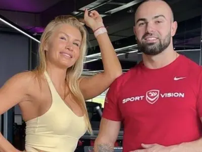 „Майката” на Ричард Величков го заряза! Замина на море в чужбина с друг младок