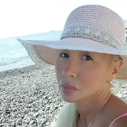 Марина от "Фермата" засне изригващ вулкан