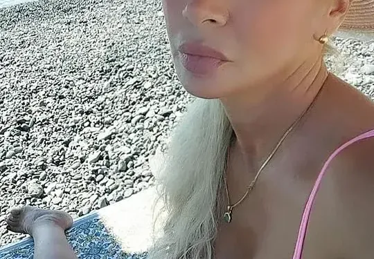 Марина от "Фермата" засне изригващ вулкан