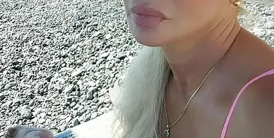 Марина от "Фермата" засне изригващ вулкан