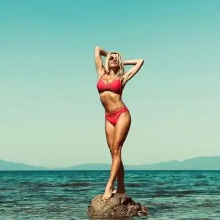 Мария Игнатова е статуетка в морето