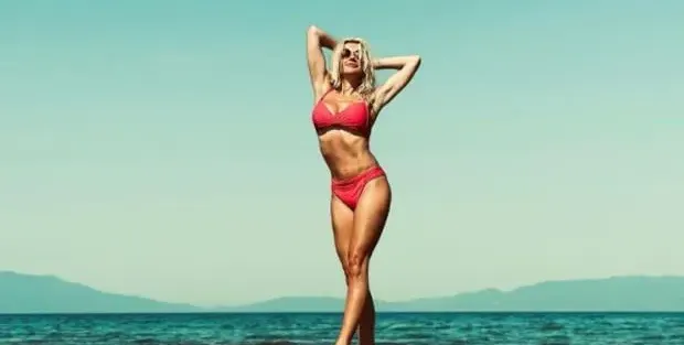 Мария Игнатова е статуетка в морето