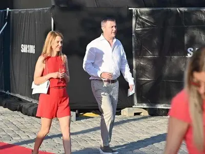 Модно шоу събра елита! Николета и Бербатов аплодираха Васко Василев от първия ред (Снимки)