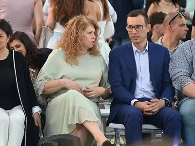 Модно шоу събра елита! Николета и Бербатов аплодираха Васко Василев от първия ред (Снимки)