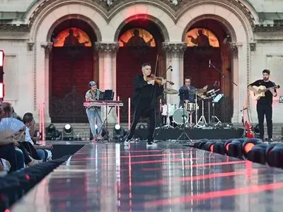 Модно шоу събра елита! Николета и Бербатов аплодираха Васко Василев от първия ред (Снимки)