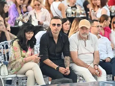 Модно шоу събра елита! Николета и Бербатов аплодираха Васко Василев от първия ред (Снимки)