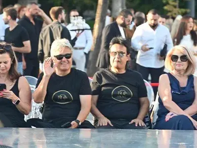 Модно шоу събра елита! Николета и Бербатов аплодираха Васко Василев от първия ред (Снимки)