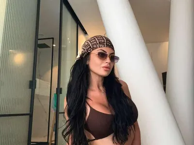 На плаж с 3 бона! Тафкова разлюти мрежата с бански и шапки за луди пари