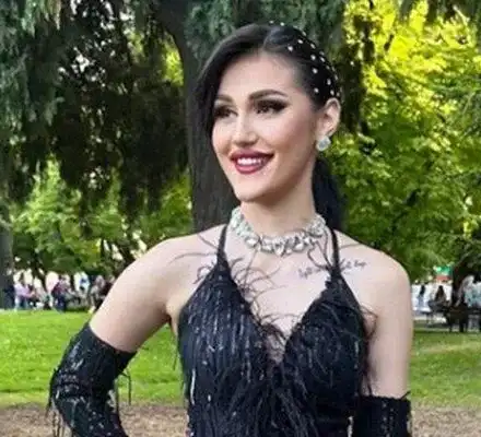 Нарязаната Дебора започна работа