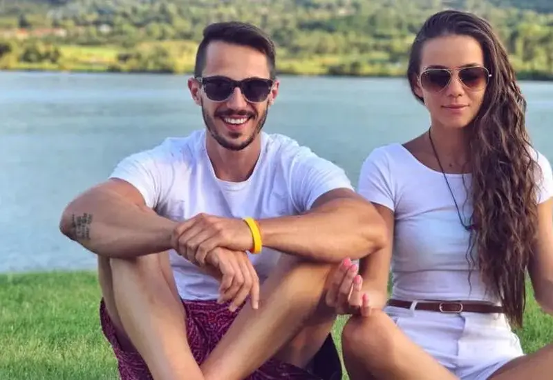 Наум Шопов и жена  му обикалят с кемпер