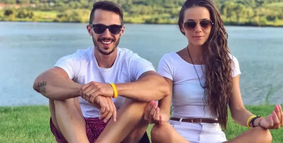 Наум Шопов и жена  му обикалят с кемпер