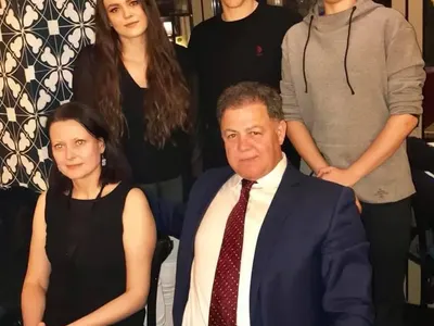 НИКАК ДАЖЕ! Съпругата на Николай Ненчев: Познавам двете любовници на мъжа ми, но не са такива