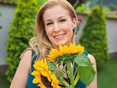 Николета Маданска копае с децата