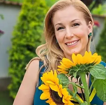 Николета Маданска копае с децата