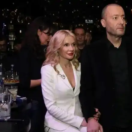 Нойзи гушка брюнетка на концерт на Металика! Вижте как реагира Мария