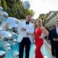 Нора Недкова позира с Филип Плейн