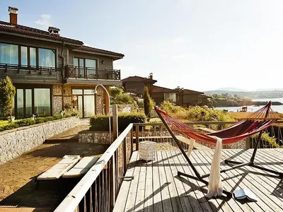 Новата на Алек Царина червива от пари! Има яхта и къща край морето! (СНИМКИ)