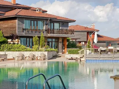 Новата на Алек Царина червива от пари! Има яхта и къща край морето! (СНИМКИ)