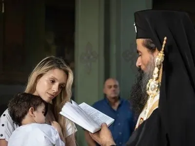 Новият патриарх Даниил кръщава сина на Луиза Григорова (Снимки)