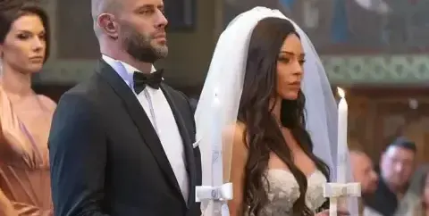 Няма спирка: ММА боецът Деян Топалски кръшка на жена си