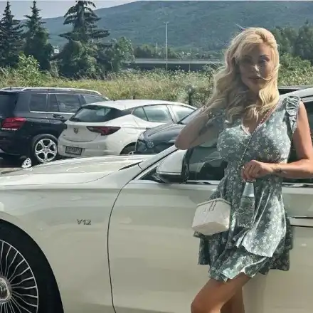 НЯМАЛА ПАРИ?! Скъсаната Светлана Василева носи децата си с дрешки за по 600 лева! (СНИМКИ)