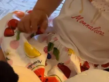 НЯМАЛА ПАРИ?! Скъсаната Светлана Василева носи децата си с дрешки за по 600 лева! (СНИМКИ)