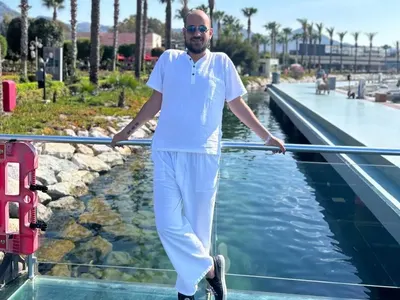 Откъде пари?! Племенникът на Слави се фука на Малдивите (СНИМКИ)