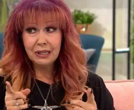 Петя Буюклиева чака кръщенето на внучката