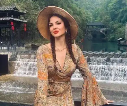 Певицата Райна в Китай