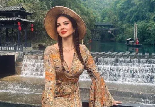 Певицата Райна в Китай