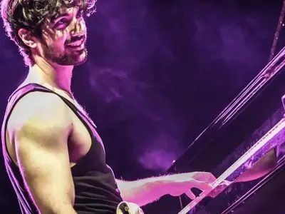 Пианото съсипало гърба на Евгени Генчев ВИДЕО