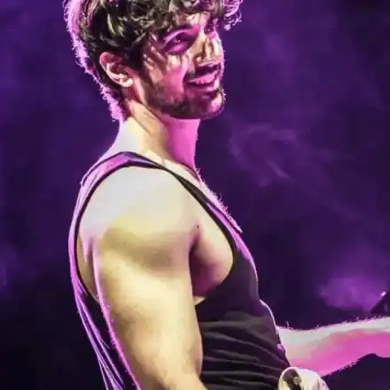 Пианото съсипало гърба на Евгени Генчев ВИДЕО