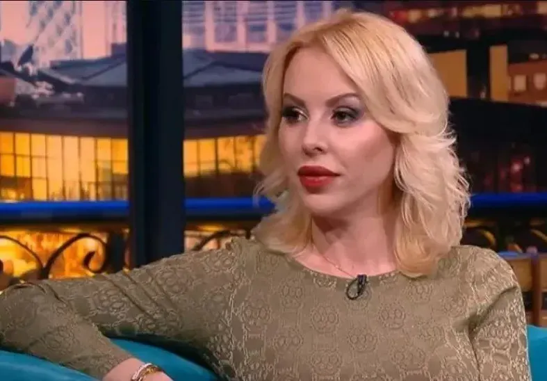 Пияна Волна пеперуда Кати зад волана: Едно момченце ми каза, че майка му ме мрази
