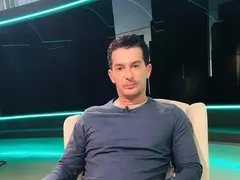 По време на полет за Америка заляха Иван Радоев с вряло кафе