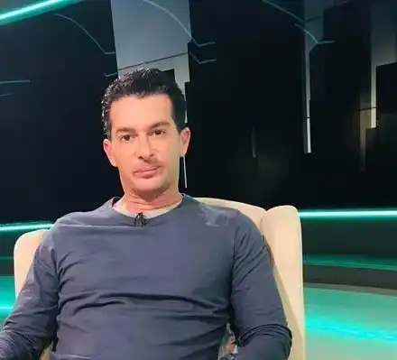 По време на полет за Америка заляха Иван Радоев с вряло кафе