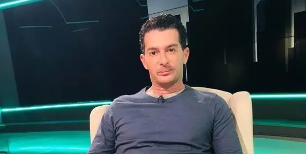 По време на полет за Америка заляха Иван Радоев с вряло кафе